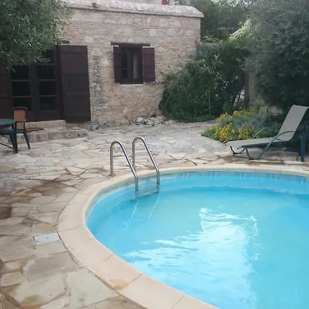 Kipseli Villa Polis